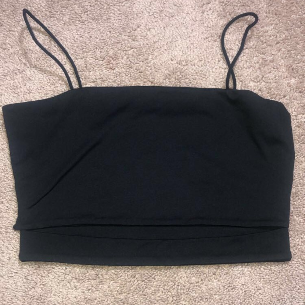 Black cropped tank